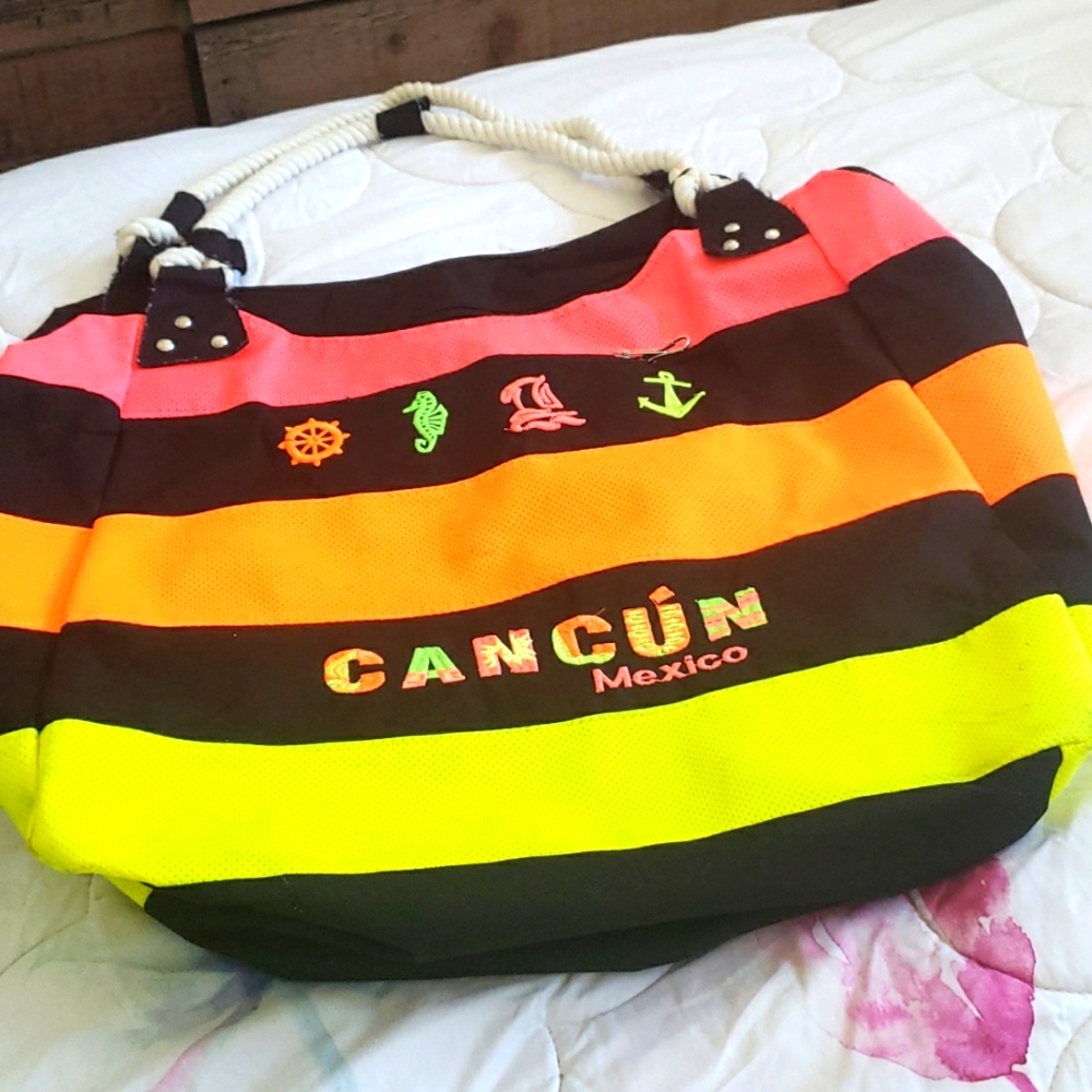 Sturdy Travel Bag from Cancun